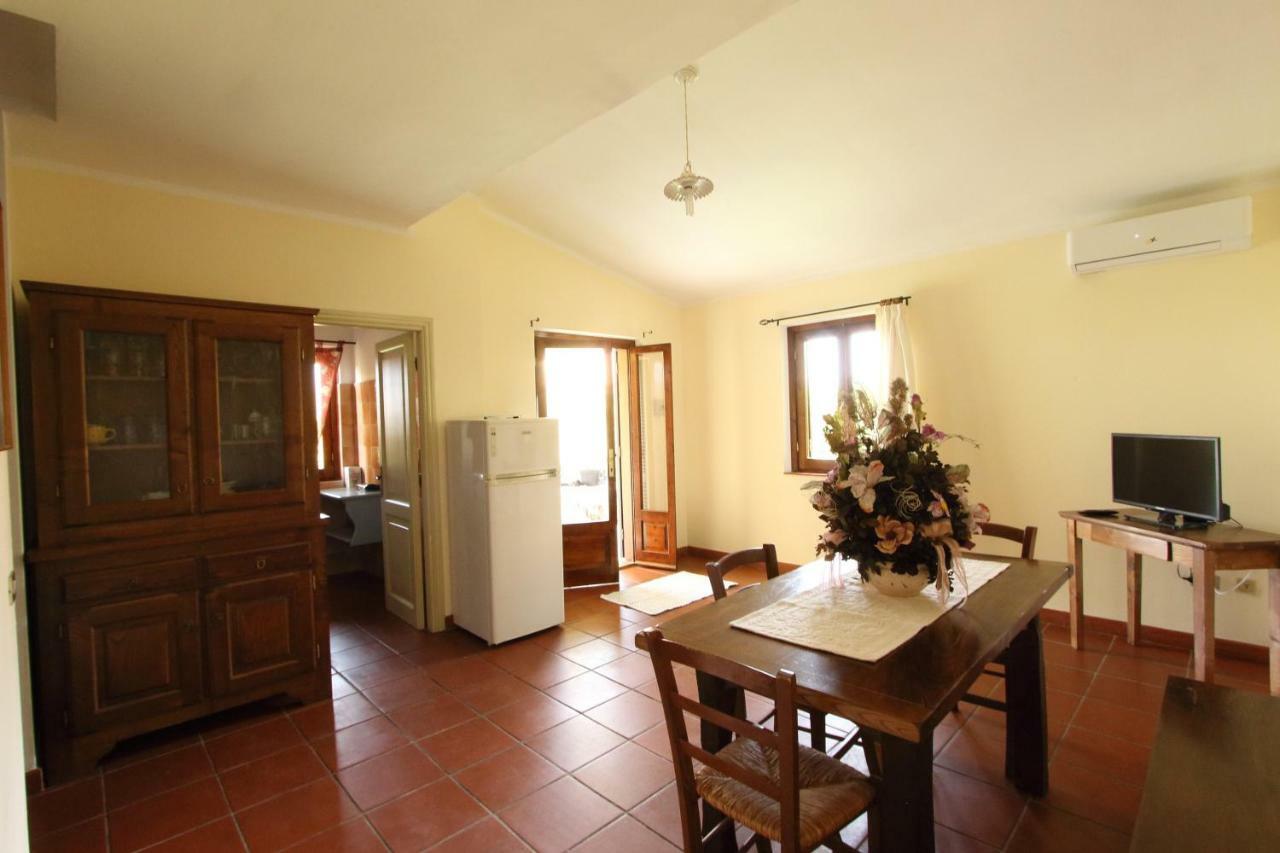 Oasi Apartment San Teodoro  Bagian luar foto